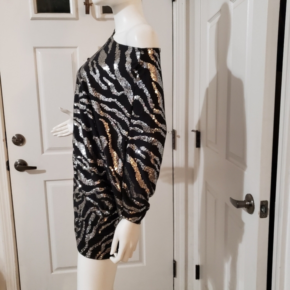Snap asymmetrical black with silver sequin's dress size small - Picture 3 of 8